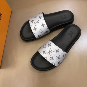 Louis Vuittion Slippers with LV design in silver rubber MS021022 Updated in 2019.06.17