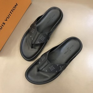 Louis Vuitton flip-flop with LV design MS02811 Updated in 2019.04.19